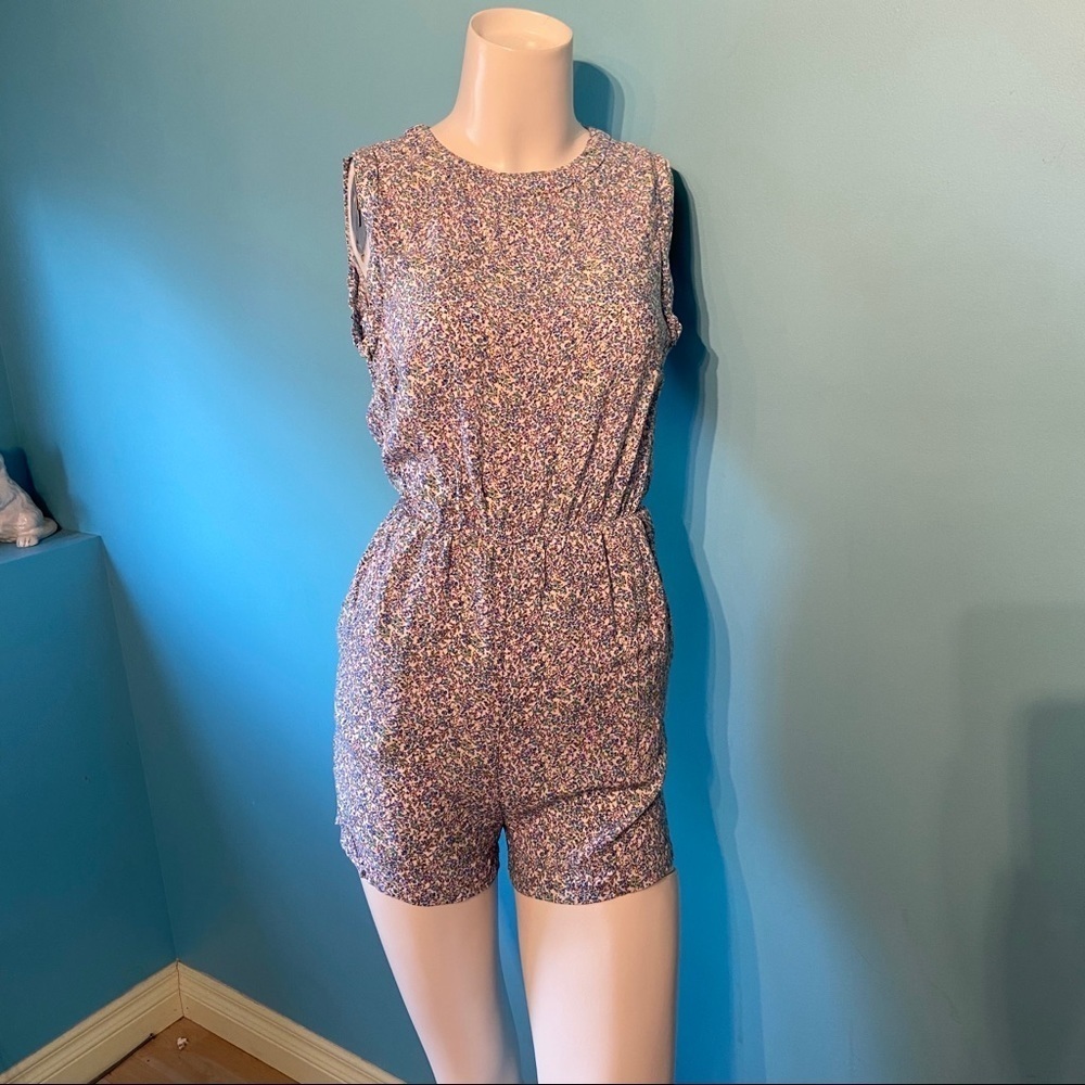 💥5/$25 H&M floral romper
